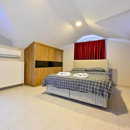 Villa Lorenzo- 4 Bedroom In Hisaronu *