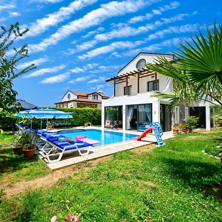 Lorenzo- 4 Bedroom In Hisaronu *