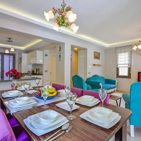 Villa Lorenzo- 4 Bedroom In Hisaronu
