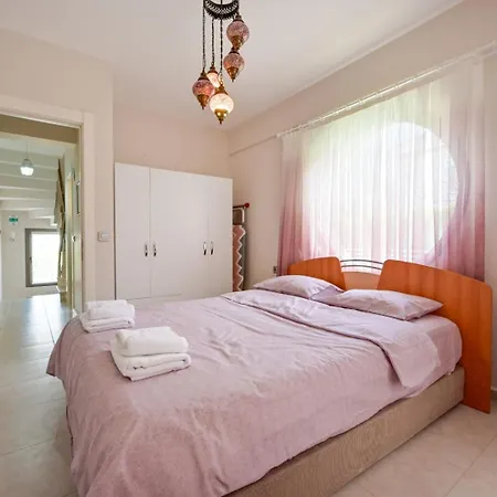 Villa Lorenzo- 4 Bedroom In Hisaronu