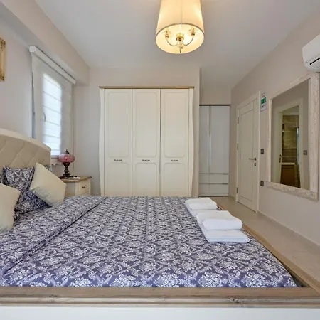 Villa Lorenzo- 4 Bedroom In Hisaronu *