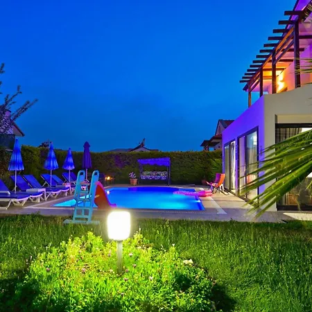 Lorenzo- 4 Bedroom In Hisaronu *