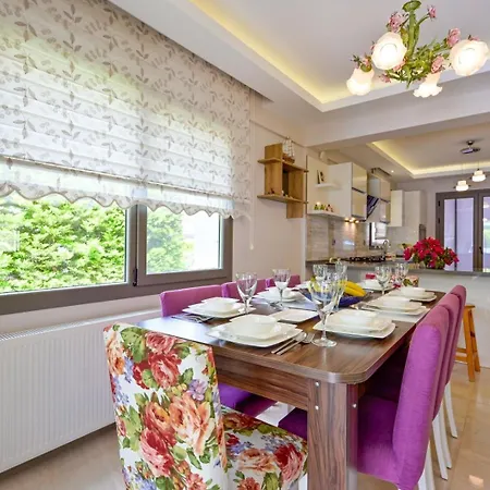 ヴィラ Lorenzo- 4 Bedroom In Hisaronu フェティエ