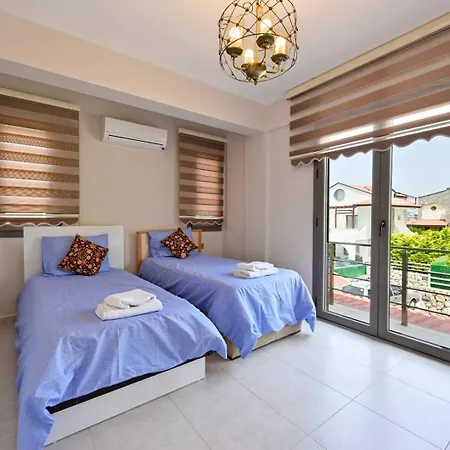 Lorenzo- 4 Bedroom In Hisaronu *