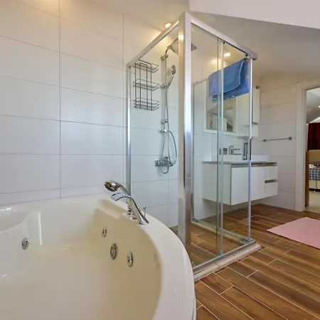 Lorenzo- 4 Bedroom In Hisaronu * フェティエ