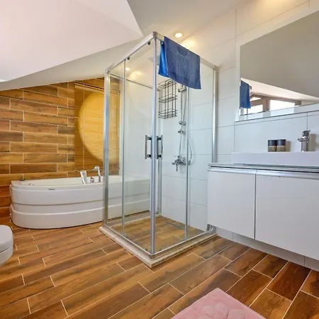 Lorenzo- 4 Bedroom In Hisaronu Willa