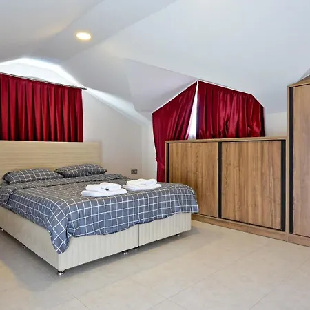 Lorenzo- 4 Bedroom In Hisaronu * フェティエ